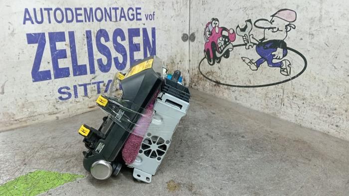 Gebruikte Display Multi Media regelunit Citroen C3 Aircross I (2C/2R) 1.2 PureTech 82 Prijs € 383,25 Margeregeling aangeboden door Zelissen V.O.F. autodemontage