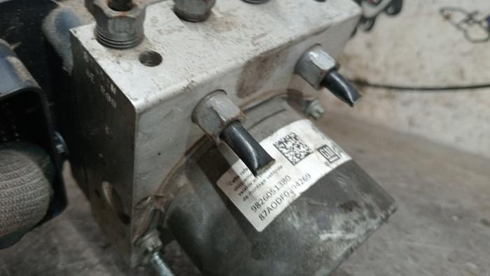 ABS Pomp van een Citroën C3 Aircross I (2C/2R) 1.2 PureTech 82 2018