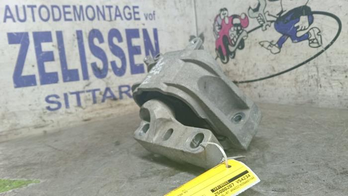 Gebruikte Motorsteun Volkswagen Golf Plus (5M1/1KP) 2.0 FSI 16V Prijs € 26,25 Margeregeling aangeboden door Zelissen V.O.F. autodemontage