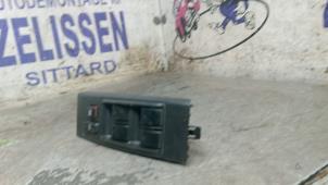 Gebruikte Ruit schakelaar elektrisch Toyota Corolla Verso (R10/11) 1.8 16V VVT-i Prijs € 36,75 Margeregeling aangeboden door Zelissen V.O.F. autodemontage