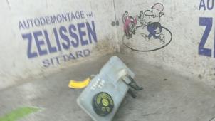 Gebruikte Hoofdremcilinder Renault Trafic New (FL) 2.0 dCi 16V 90 Prijs € 42,00 Margeregeling aangeboden door Zelissen V.O.F. autodemontage
