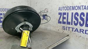 Gebruikte Rembol Renault Trafic New (FL) 2.0 dCi 16V 90 Prijs € 68,25 Margeregeling aangeboden door Zelissen V.O.F. autodemontage