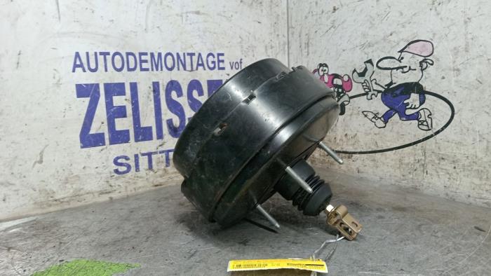 Gebruikte Rembekrachtiger Toyota Corolla Verso (R10/11) 1.8 16V VVT-i Prijs € 63,00 Margeregeling aangeboden door Zelissen V.O.F. autodemontage