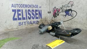 Gebruikte Raammechaniek 4Deurs links-achter Mercedes C Combi (S203) 2.2 C-220 CDI 16V Prijs € 47,25 Margeregeling aangeboden door Zelissen V.O.F. autodemontage