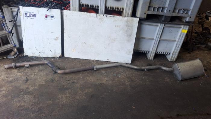 Uitlaat Einddemper van een Mercedes-Benz C Combi (S203) 2.2 C-220 CDI 16V 2004