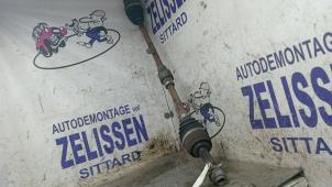 Gebruikte Aandrijfas rechts-voor Mitsubishi Space Star (A0) 1.0 12V Prijs € 52,50 Margeregeling aangeboden door Zelissen V.O.F. autodemontage