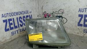 Gebruikte Koplamp rechts Mercedes Vito (638.1/2) 2.2 CDI 110 16V Prijs € 47,25 Margeregeling aangeboden door Zelissen V.O.F. autodemontage