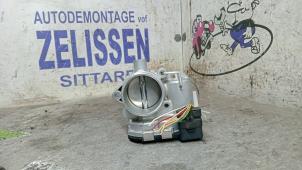 Gebruikte Gasklephuis Peugeot 206 (2A/C/H/J/S) 1.6 16V Prijs € 42,00 Margeregeling aangeboden door Zelissen V.O.F. autodemontage