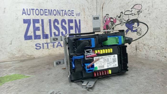 Gebruikte Computer Body Control Jeep Compass II (MP) 1.3 T4 150 16V Prijs € 393,75 Margeregeling aangeboden door Zelissen V.O.F. autodemontage