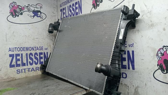 Gebruikte Radiateur Jeep Compass II (MP) 1.3 T4 150 16V Prijs € 189,00 Margeregeling aangeboden door Zelissen V.O.F. autodemontage