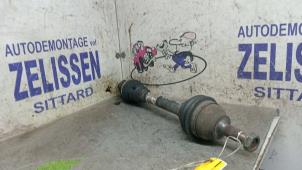 Gebruikte Aandrijfas links-voor Citroen C4 Grand Picasso (UA) 1.6 16V THP 155 Prijs € 42,00 Margeregeling aangeboden door Zelissen V.O.F. autodemontage
