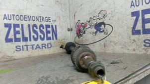 Gebruikte Aandrijfas links-voor Suzuki Swift (ZA/ZC/ZD1/2/3/9) 1.3 VVT 16V Prijs € 42,00 Margeregeling aangeboden door Zelissen V.O.F. autodemontage