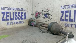 Gebruikte Homokineetas links-voor Opel Vivaro 1.9 DI Prijs € 73,50 Margeregeling aangeboden door Zelissen V.O.F. autodemontage