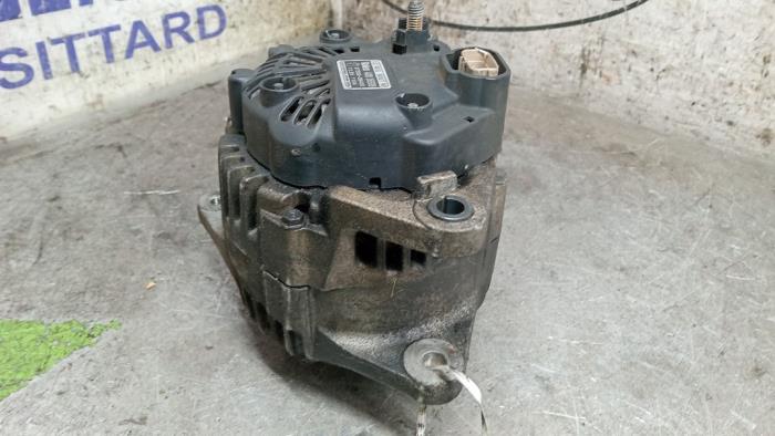 Gebruikte Dynamo Hyundai Santa Fe I 2.0 16V 4x2 Prijs € 42,00 Margeregeling aangeboden door Zelissen V.O.F. autodemontage