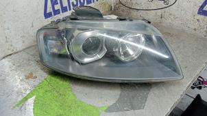 Gebruikte Koplamp rechts Audi A3 (8P1) 2.0 16V FSI Prijs € 309,75 Margeregeling aangeboden door Zelissen V.O.F. autodemontage