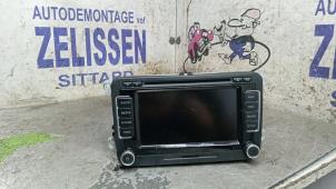 Gebruikte Radio CD Speler Volkswagen Jetta III (1K2) 2.0 16V FSI Prijs € 488,88 Margeregeling aangeboden door Zelissen V.O.F. autodemontage