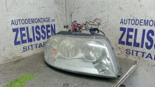 Gebruikte Rechter Koplamp Volkswagen Sharan (7M8/M9/M6) 2.0 Prijs € 42,00 Margeregeling aangeboden door Zelissen V.O.F. autodemontage