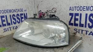 Gebruikte Koplamp links Volkswagen Sharan (7M8/M9/M6) 2.0 Prijs € 42,00 Margeregeling aangeboden door Zelissen V.O.F. autodemontage