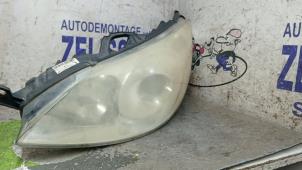 Gebruikte Koplamp links Peugeot 407 (6D) 2.0 16V Prijs € 47,25 Margeregeling aangeboden door Zelissen V.O.F. autodemontage