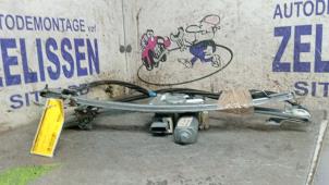 Gebruikte Ruitmechaniek 4Deurs links-voor Peugeot 607 (9D/U) 2.7 HDi V6 24V Prijs € 78,75 Margeregeling aangeboden door Zelissen V.O.F. autodemontage