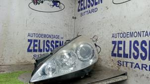 Gebruikte Koplamp links Peugeot 308 (4A/C) 1.6 16V THP 150 Prijs € 472,50 Margeregeling aangeboden door Zelissen V.O.F. autodemontage