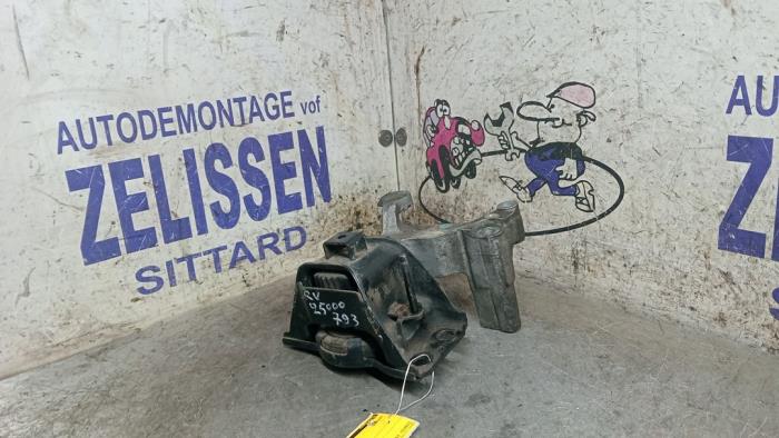 Gebruikte Motorsteun Nissan Qashqai (J10) 2.0 16V Prijs € 36,75 Margeregeling aangeboden door Zelissen V.O.F. autodemontage