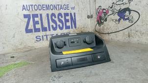 Gebruikte Schakelaar Stoelverwarming Kia Sorento II (XM) 2.4 GDI 16V 4x2 Prijs € 89,25 Margeregeling aangeboden door Zelissen V.O.F. autodemontage