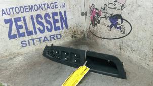 Gebruikte Schakelaar Elektrisch Raam Kia Sorento II (XM) 2.4 GDI 16V 4x2 Prijs € 152,25 Margeregeling aangeboden door Zelissen V.O.F. autodemontage