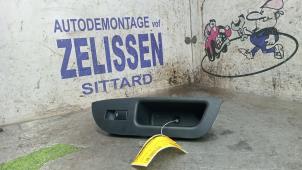 Gebruikte Raam schakelaar elektrisch Kia Sorento II (XM) 2.4 GDI 16V 4x2 Prijs € 26,25 Margeregeling aangeboden door Zelissen V.O.F. autodemontage