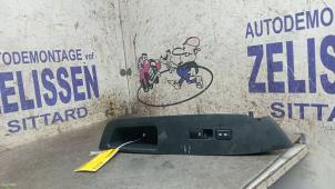 Gebruikte Raam schakelaar elektrisch Kia Sorento II (XM) 2.4 GDI 16V 4x2 Prijs € 42,00 Margeregeling aangeboden door Zelissen V.O.F. autodemontage