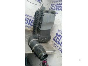 Gebruikte Luchtfilterhuis Porsche Cayenne (9PA) 4.8 V8 32V S Prijs € 99,75 Margeregeling aangeboden door Zelissen V.O.F. autodemontage