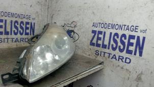Gebruikte Koplamp links Peugeot 407 Prijs € 47,25 Margeregeling aangeboden door Zelissen V.O.F. autodemontage