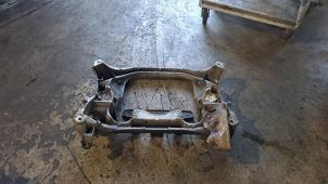 Gebruikte Subframe Mercedes S (W220) 3.2 S-320 18V Prijs € 157,50 Margeregeling aangeboden door Zelissen V.O.F. autodemontage