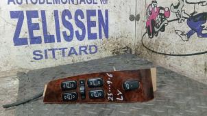 Gebruikte Ruit schakelaar elektrisch Mercedes S (W220) 3.2 S-320 18V Prijs € 68,25 Margeregeling aangeboden door Zelissen V.O.F. autodemontage