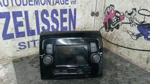 Gebruikte Radio Citroen Jumper (U9) ë-Jumper Prijs € 624,75 Margeregeling aangeboden door Zelissen V.O.F. autodemontage