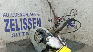 Gebruikte Portierslot Mechaniek 4Deurs links-voor Mazda CX-7 2.3 MZR DISI Turbo 16V Prijs € 52,50 Margeregeling aangeboden door Zelissen V.O.F. autodemontage