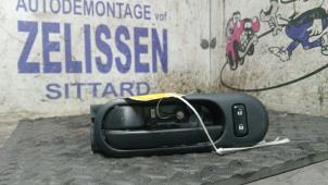 Gebruikte Deurgreep 4Deurs links-voor Mazda CX-7 2.3 MZR DISI Turbo 16V Prijs € 21,00 Margeregeling aangeboden door Zelissen V.O.F. autodemontage