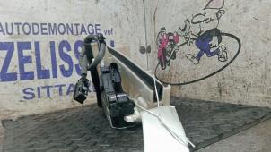 Gebruikte Slotmechaniek Portier 4Deurs links-achter Ford Focus 3 2.0 TDCi 16V 163 Prijs € 78,75 Margeregeling aangeboden door Zelissen V.O.F. autodemontage