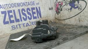 Gebruikte Gasklephuis Peugeot 508 SW (8E/8U) 1.6 THP 16V Prijs € 57,75 Margeregeling aangeboden door Zelissen V.O.F. autodemontage