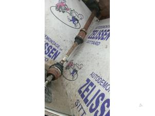 Gebruikte Aandrijfas rechts-voor Ford Focus 3 2.0 TDCi 16V 163 Prijs € 78,75 Margeregeling aangeboden door Zelissen V.O.F. autodemontage