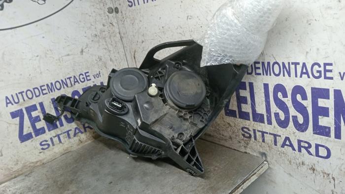 Koplamp rechts van een Citroën DS3 (SA) 1.6 VTi 120 16V 2012