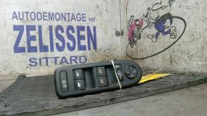Gebruikte Ruit schakelaar elektrisch Peugeot 508 SW (8E/8U) 1.6 THP 16V Prijs € 36,75 Margeregeling aangeboden door Zelissen V.O.F. autodemontage