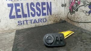 Gebruikte Schakelaar Koplamp Ihv Opel Meriva 1.4 Turbo 16V ecoFLEX Prijs € 10,50 Margeregeling aangeboden door Zelissen V.O.F. autodemontage