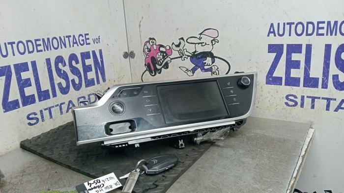 Gebruikte Display Multi Media regelunit Citroen C4 Picasso (3D/3E) 2.0 Blue HDI 150 Prijs € 729,75 Margeregeling aangeboden door Zelissen V.O.F. autodemontage