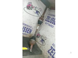 Gebruikte Homokineetas rechts-voor Citroen C4 Picasso (3D/3E) 2.0 Blue HDI 150 Prijs € 204,75 Margeregeling aangeboden door Zelissen V.O.F. autodemontage