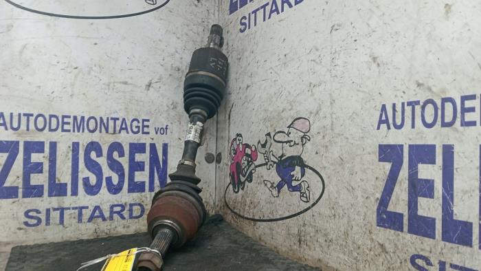 Gebruikte Steekas links-voor Opel Corsa D 1.6i OPC 16V Turbo Prijs € 52,50 Margeregeling aangeboden door Zelissen V.O.F. autodemontage