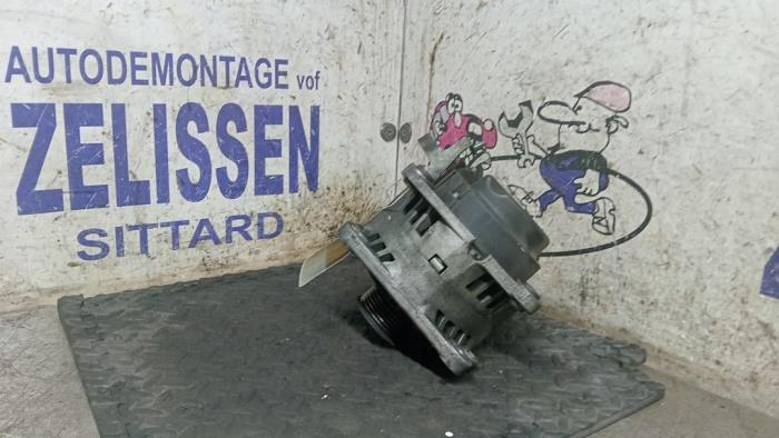 Dynamo van een Volkswagen Polo IV (9N1/2/3) 1.2 12V 2003