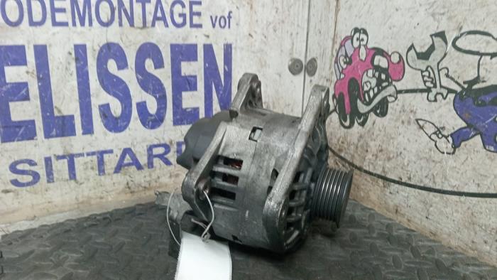 Dynamo van een Volkswagen Polo IV (9N1/2/3) 1.2 12V 2003