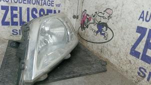 Gebruikte Koplamp links Dacia Logan MCV (KS) 1.6 Prijs € 47,25 Margeregeling aangeboden door Zelissen V.O.F. autodemontage
