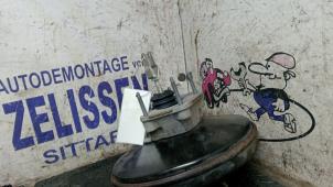 Gebruikte Rembekrachtiger Nissan Qashqai (J10) 1.6 16V Prijs € 57,75 Margeregeling aangeboden door Zelissen V.O.F. autodemontage